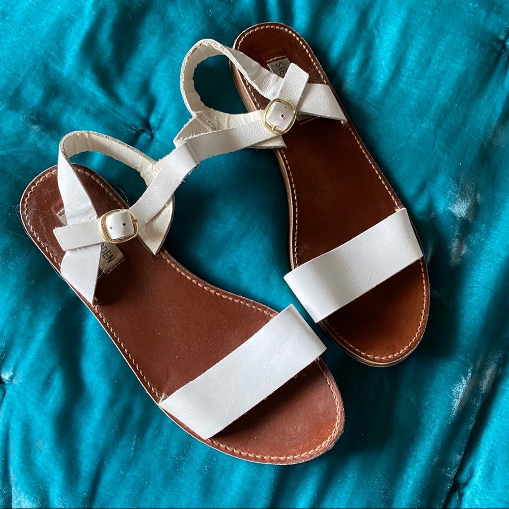Steve Madden white leather donddy flat sandal